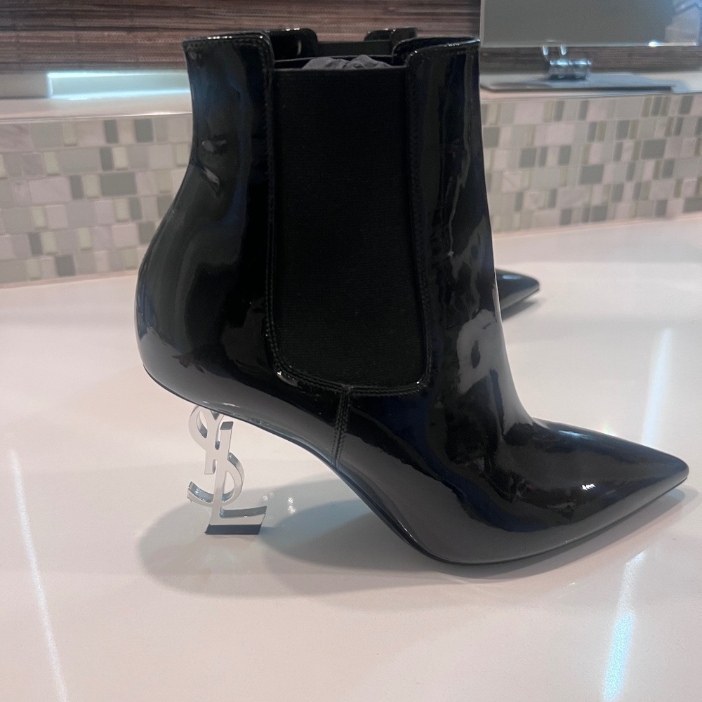 Saint Laurent booties black patent leather